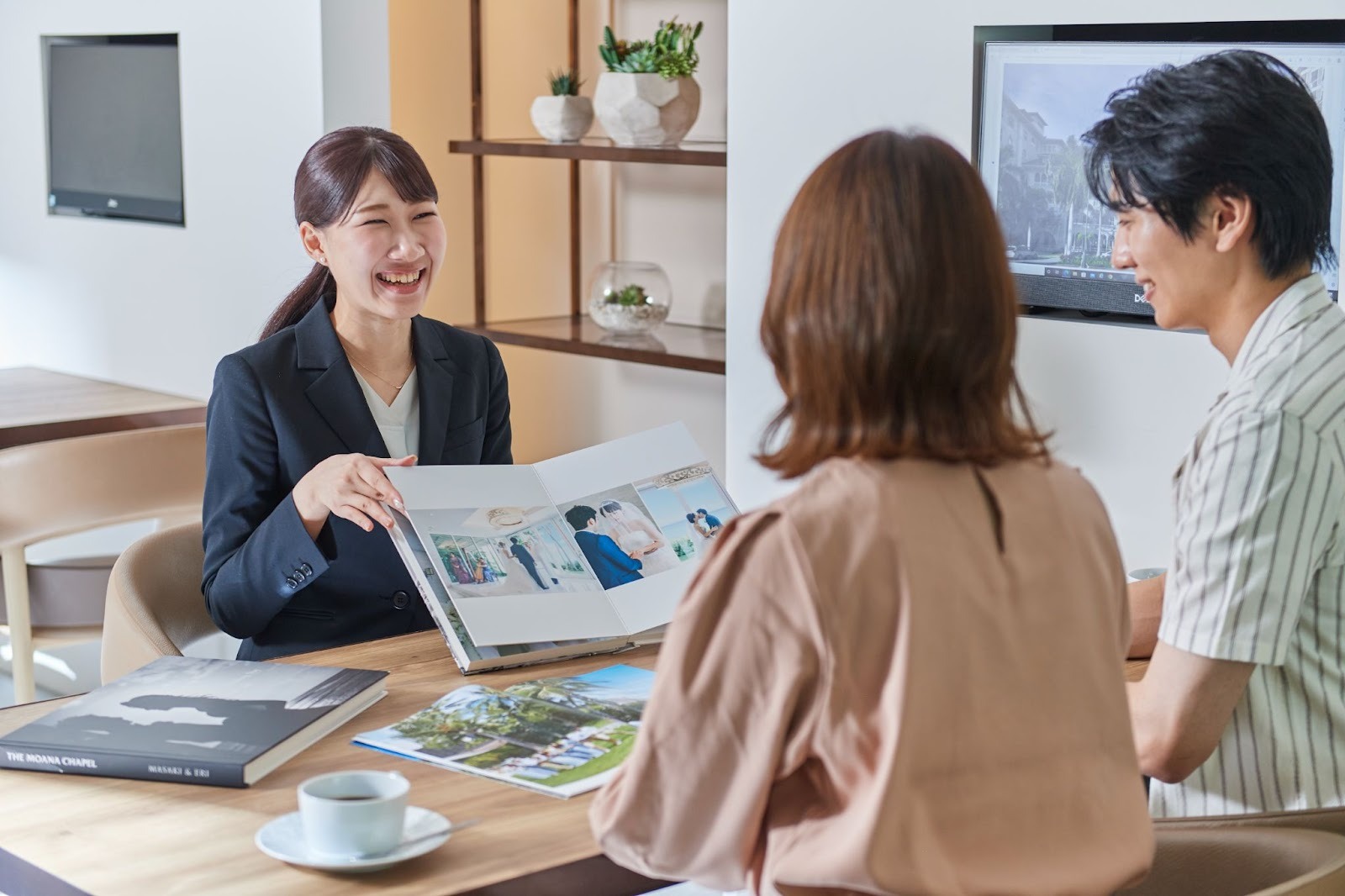 プラン説明をするプランナー