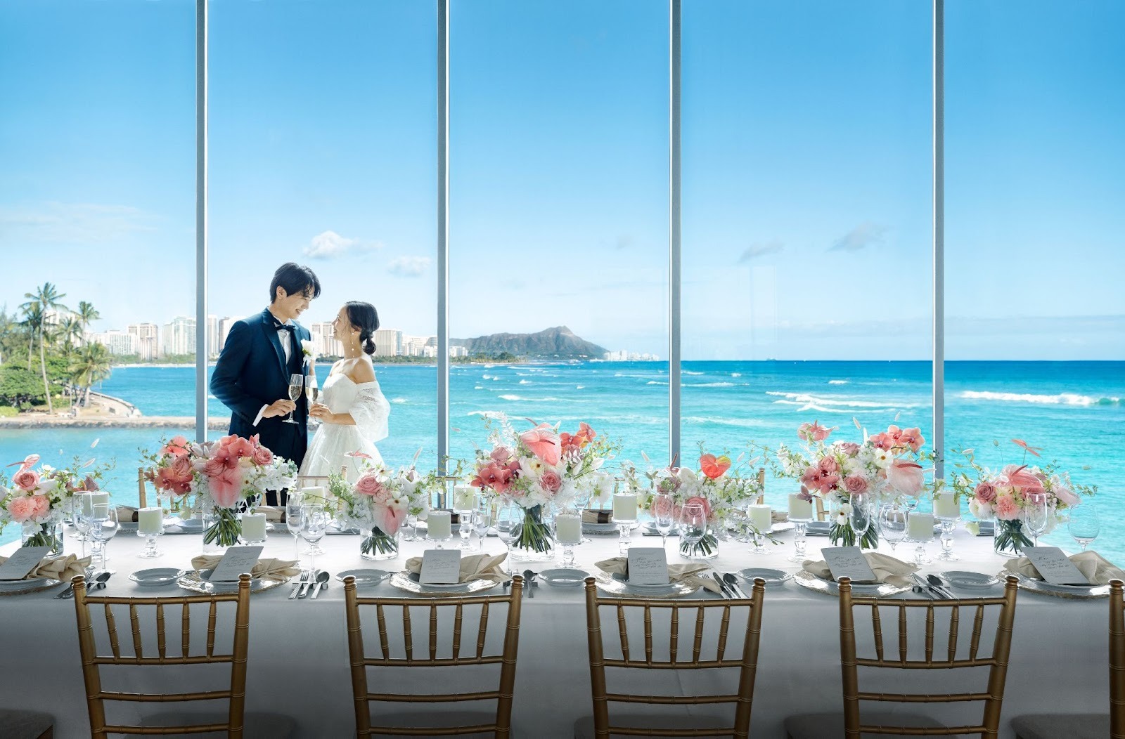 ビーチと新郎新婦