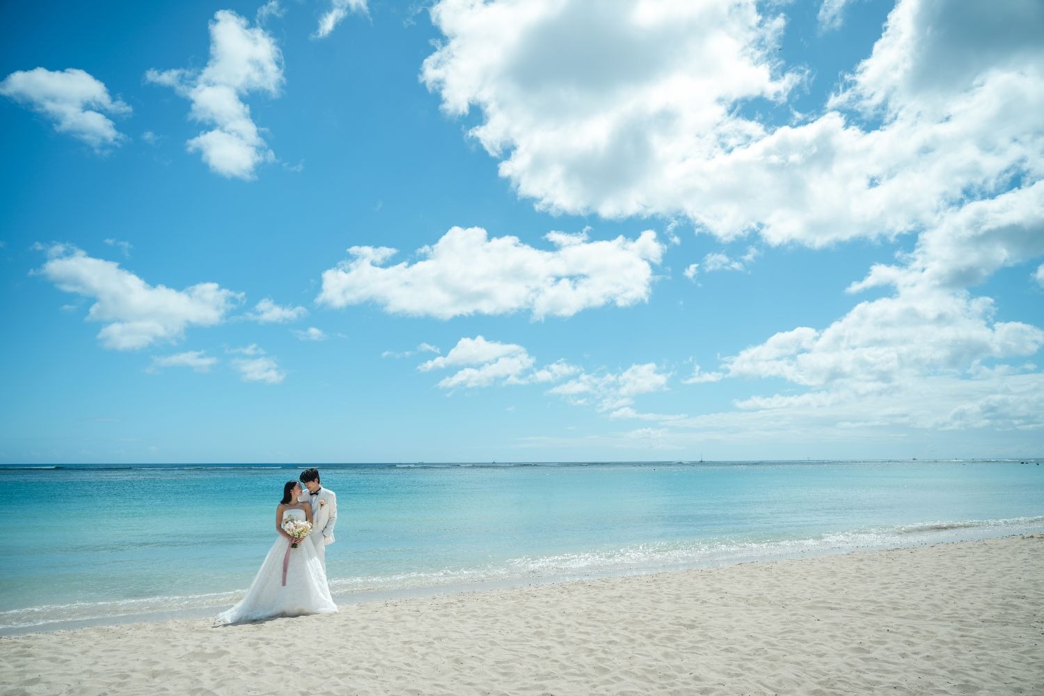 ビーチのリゾートウェディング