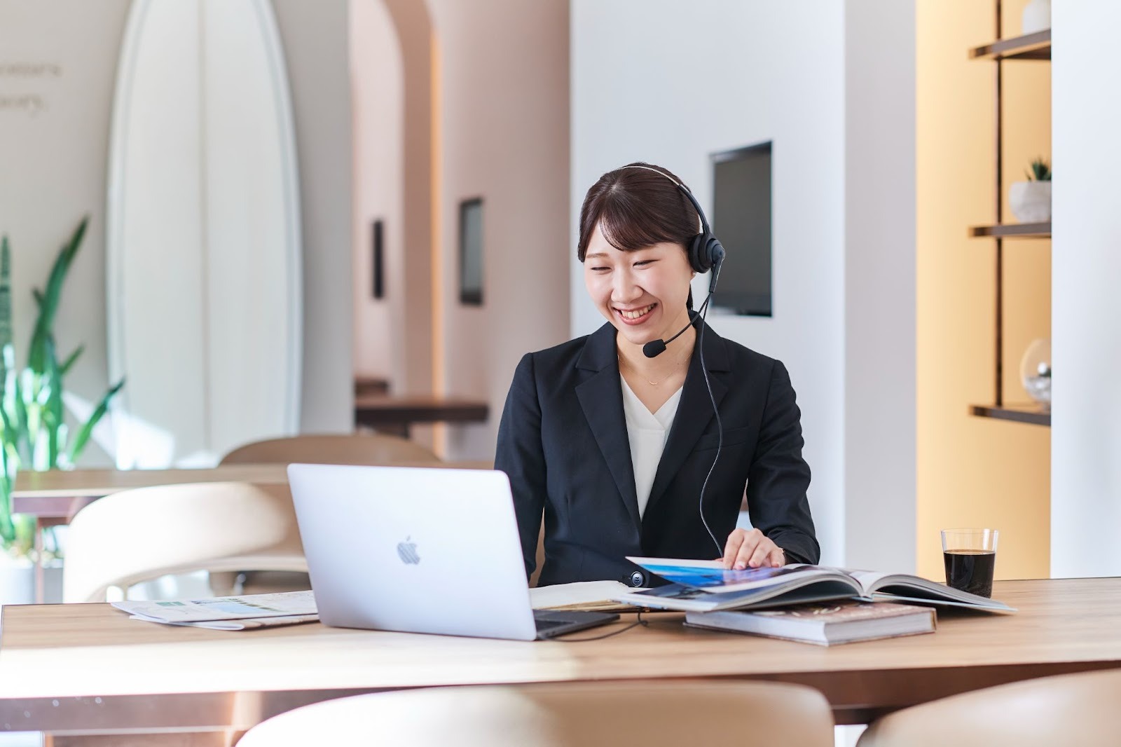 説明するプランナー