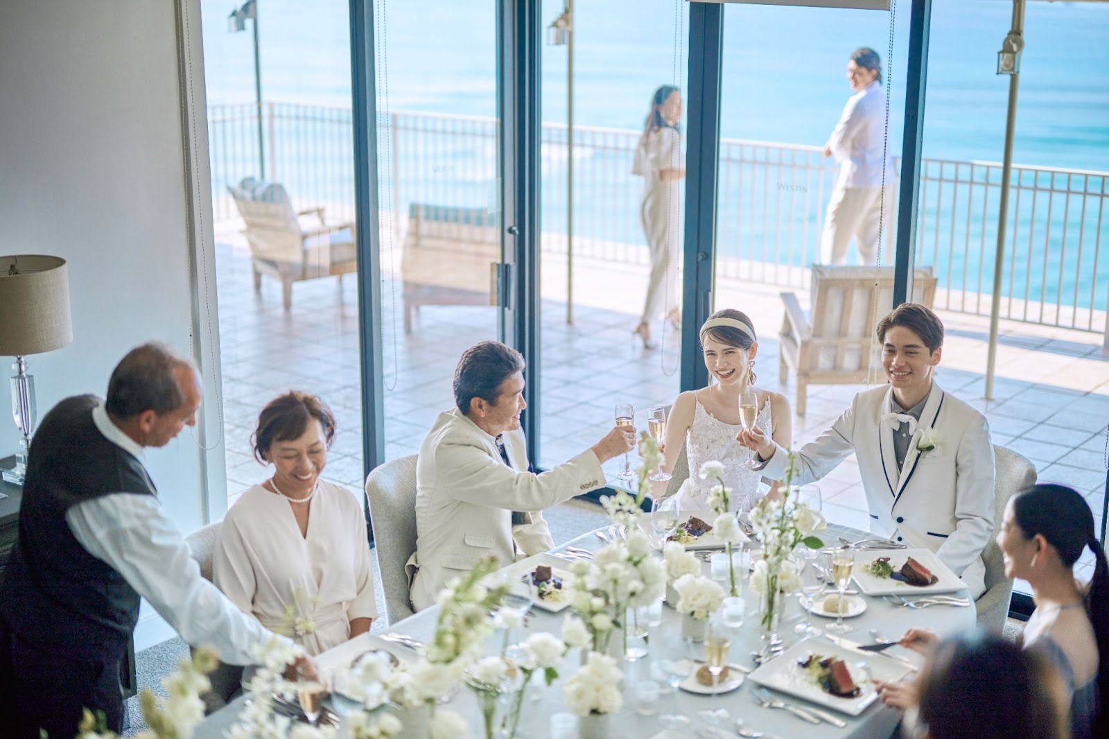 海が見える部屋でパーティ