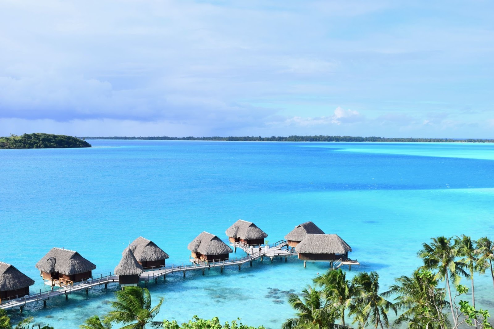 タヒチの水上コテージ