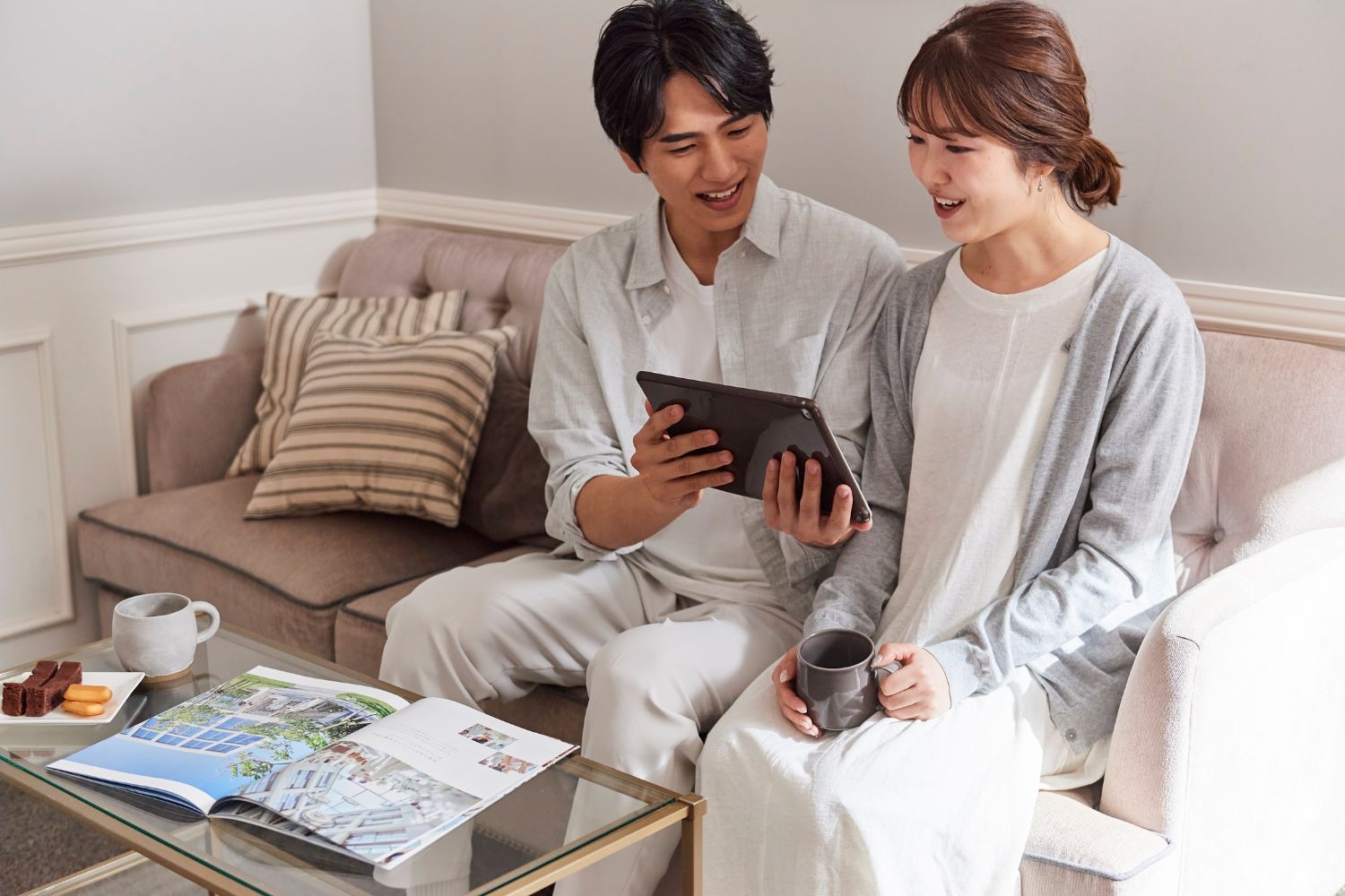 準備を進める新郎新婦