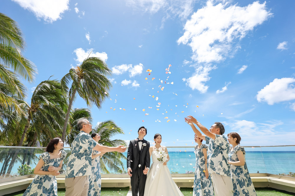 結婚式のフラワーシャワー