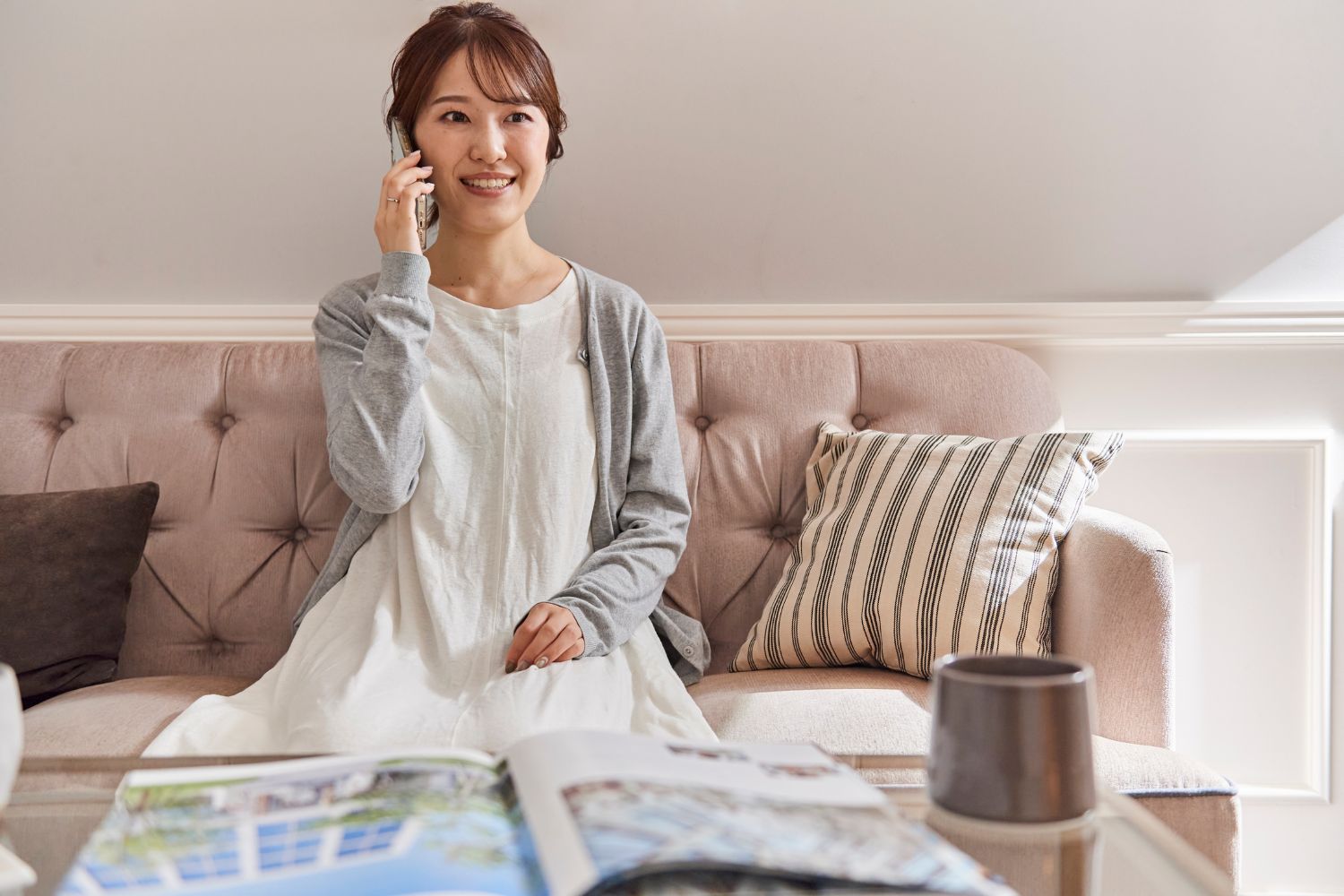 電話する女性