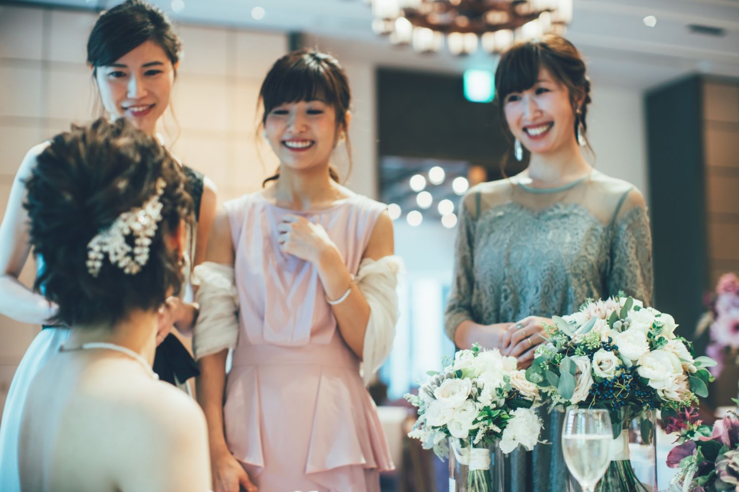結婚式の女性ゲスト