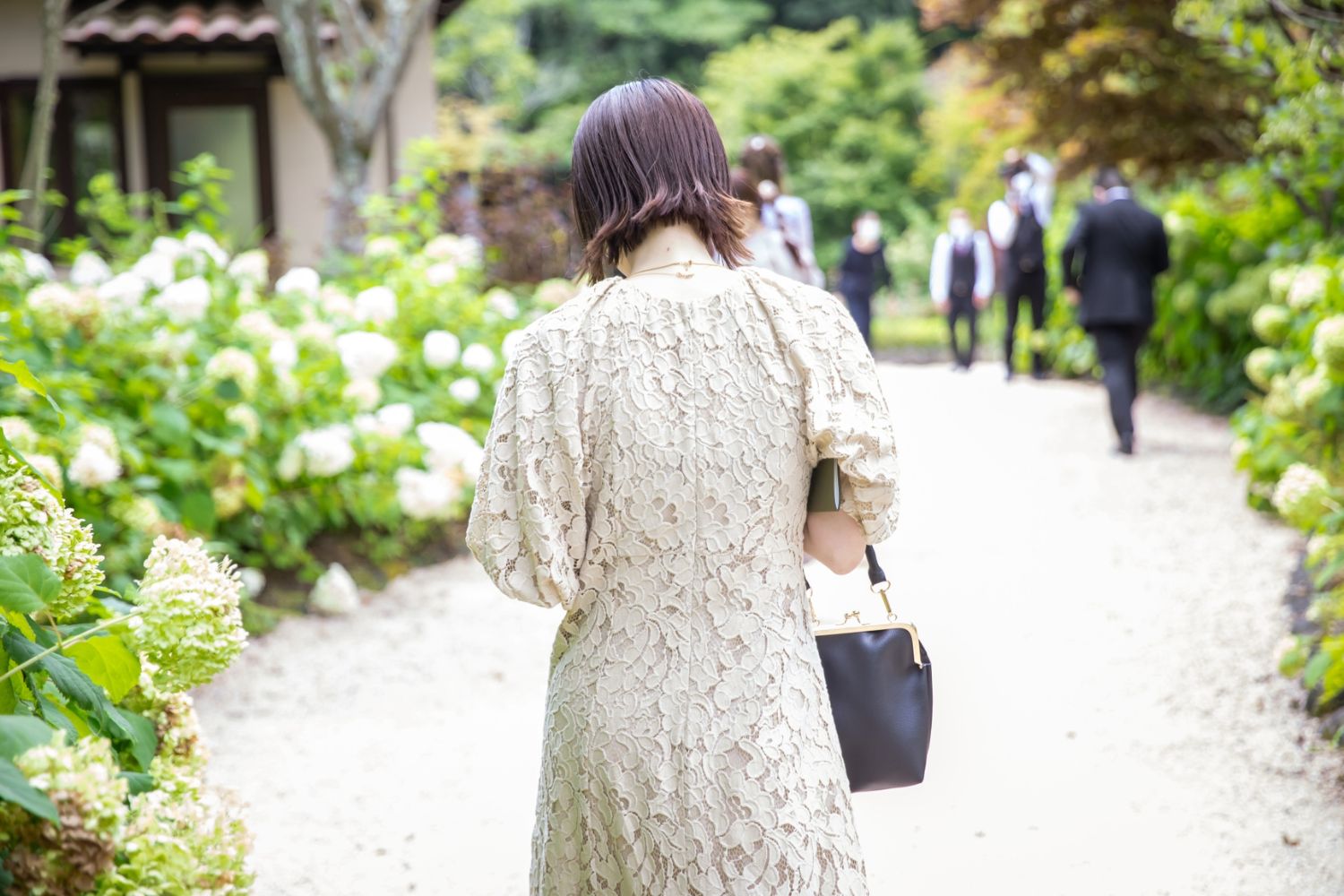 正装の女性