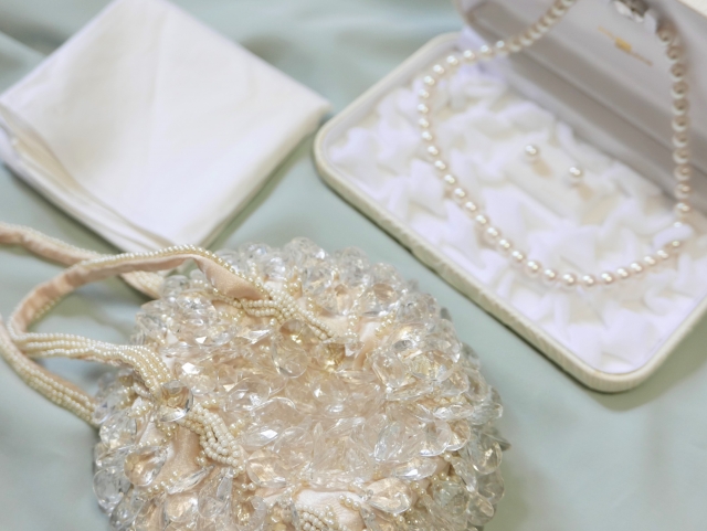 結婚式のお呼ばれ持ち物